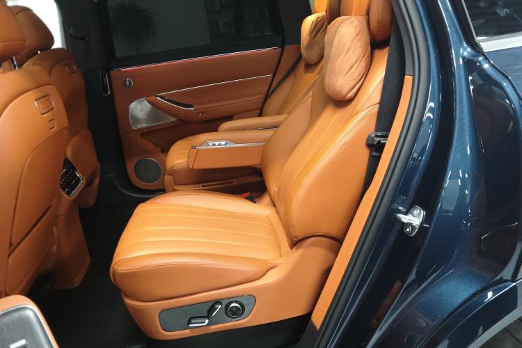 Used Hima AITO M8 2025 Model Pure Electric Ultra Six-Seat Four-Wheel-Drive Version