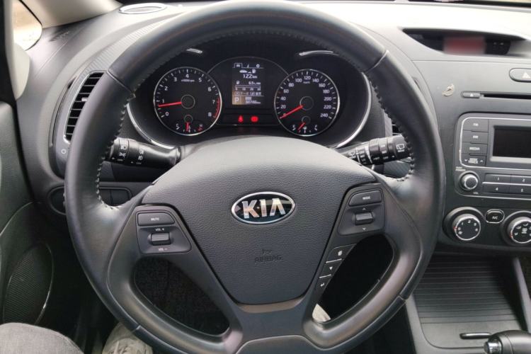 Used Kia K3S 2014 1.6L Automatic GLS Steering Wheel