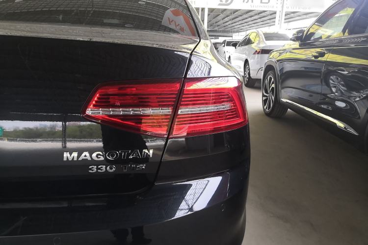 Used Volkswagen Magotan 2019 330TSI DSG Luxury Model China V Standard Right Rear Taillight