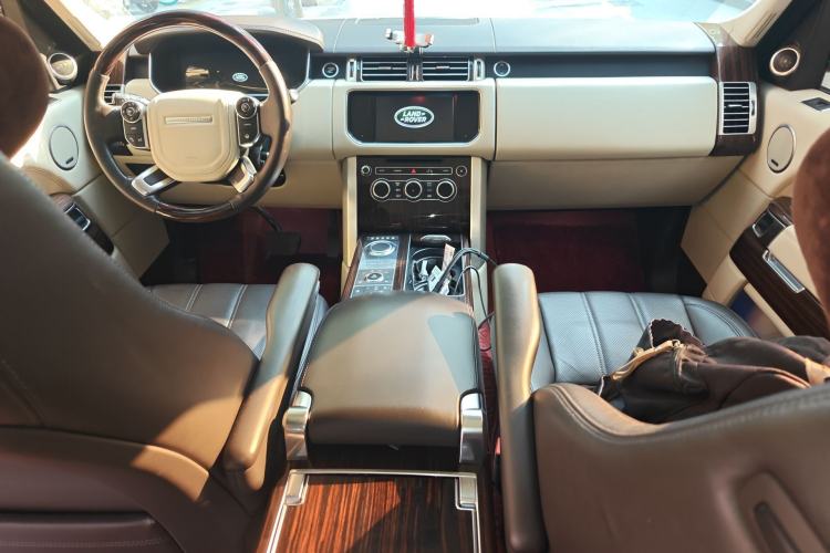 Used Land Rover Range 2014 3.0 SC V6 Vogue SE Long-Wheelbase Edition Center Console