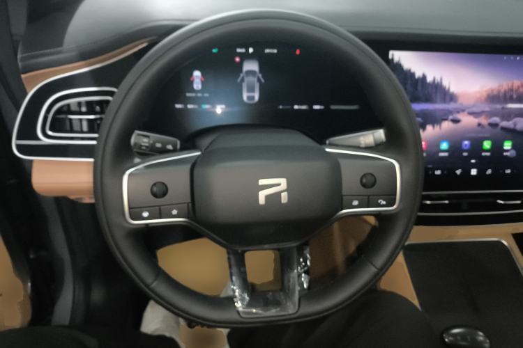 Used Rising R7 2025 Model Long-Range Edition