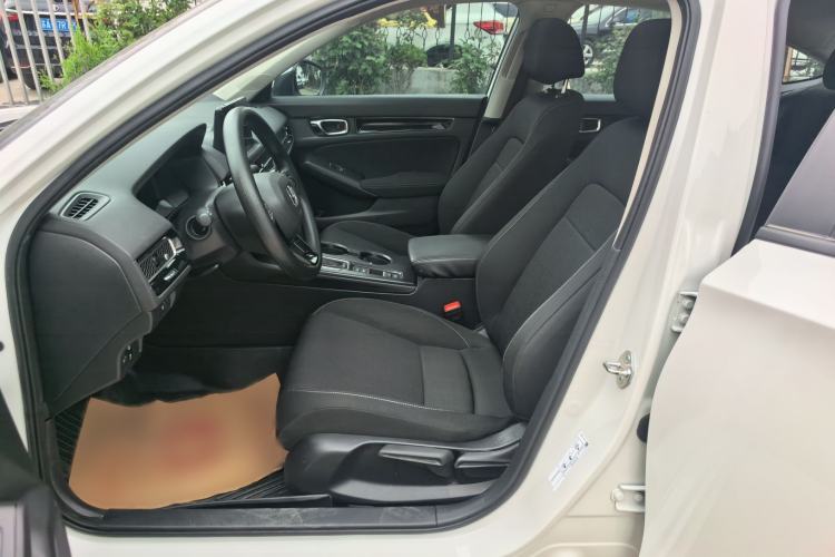 Used Honda Civic 2023 240TURBO CVT Dynamic · Center Stage Special Edition Interior 4