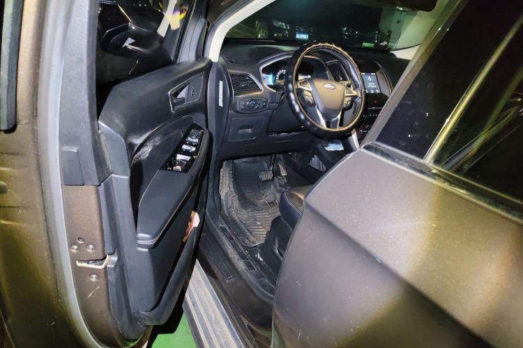 Used Ford Edge 2016 EcoBoost 245 Two-Wheel-Drive Titanium 7-Seater
