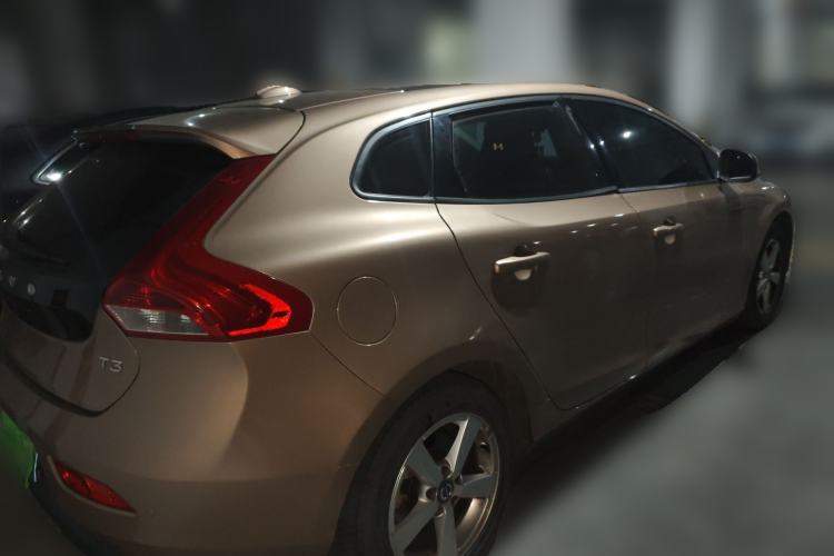 Used Volvo V40 2016 T3 Zhiyi Edition
