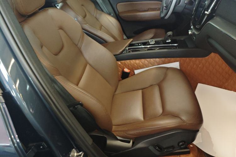 Used Volvo XC60 2022 B5 4x4 Zhiyi Luxury Edition
