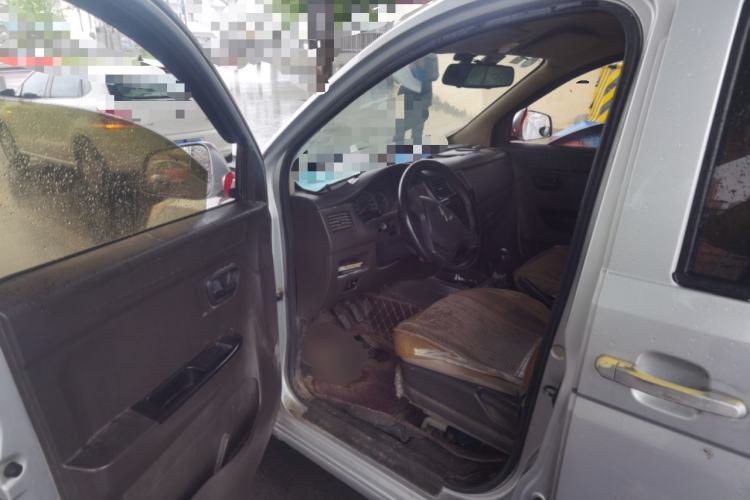 Used Wuling Rongguang V 2015 1.2L Standard Version
