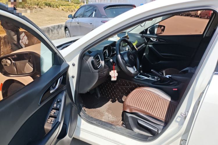 Used Mazda Mazda 3 Axela 2016 Sedan 1.5L Automatic Luxury Model
