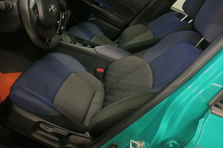 Used Toyota C-HR 2018 2.0L Luxury Sunroof Version China VI Standard