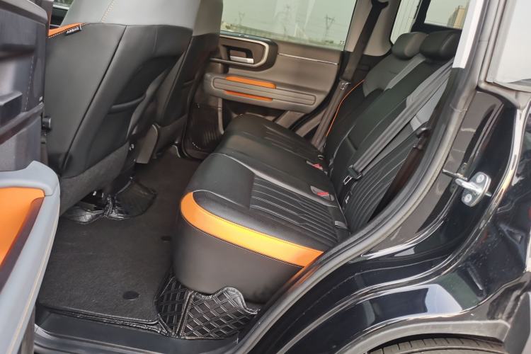 Used BAIC Off-Road BJ40 2024 2.0T All-New Urban Hunter Edition Chivalrous Style Interior 2