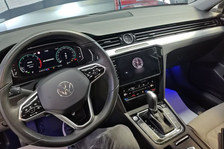 Used Volkswagen Magotan 2023 2 Million Units Commemorative Edition 330TSI DSG Luxury Version Center Console