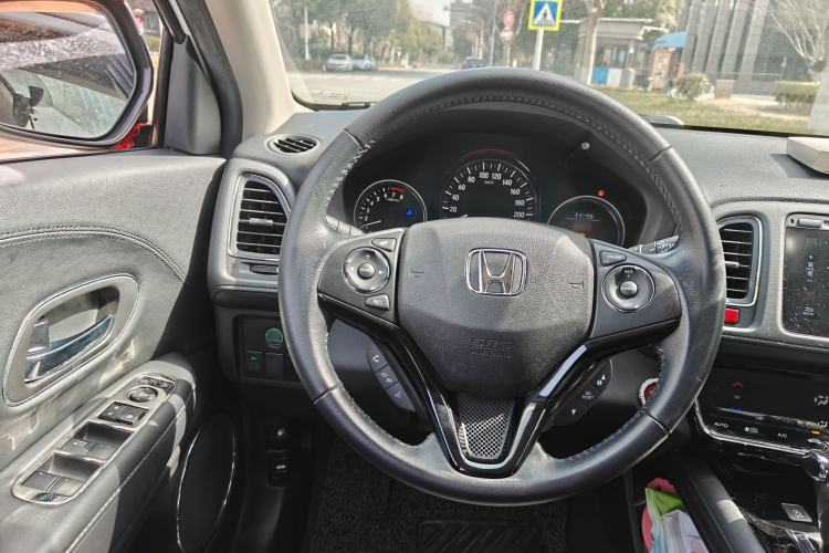 Used Honda Vezel 2015 1.8L CVT 2WD Luxury Model
