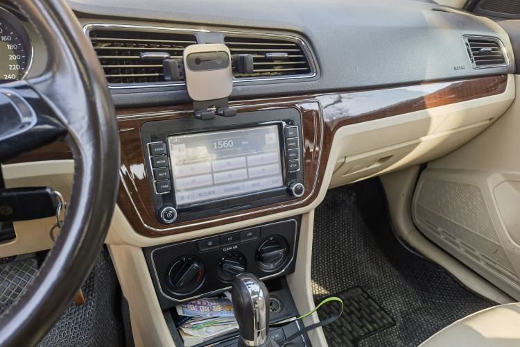 Used Volkswagen Lavida 2015 1.6L Automatic Comfort Edition
