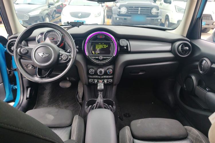 Used MINI 2016 1.5T COOPER Five-Door Edition Center Console