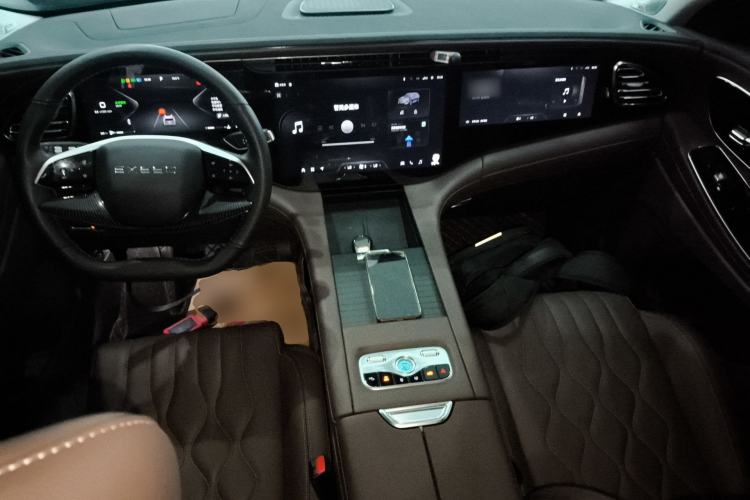 Used EXEED Lanyue 2025 400T Two-Wheel Drive Starlight Edition 7 Seats Center Console