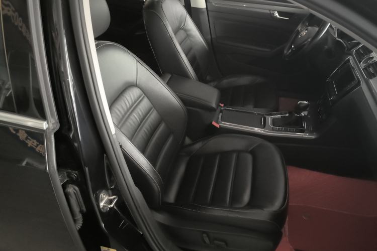 Used Volkswagen Passat 2017 330TSI DSG Luxury Edition Right Front Seat