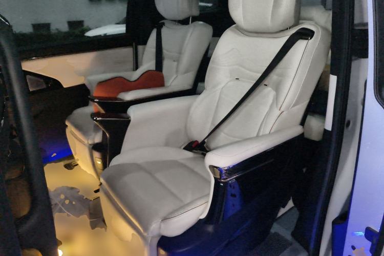 Used GAC Trumpchi M8 2023 Zongshi Series Dual-Motor YuZun Edition Left Rear Seat