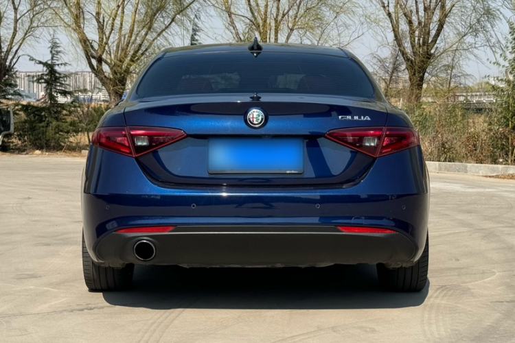 Used Alfa Romeo Giulia 2017 2.0T 200HP Luxury Edition

