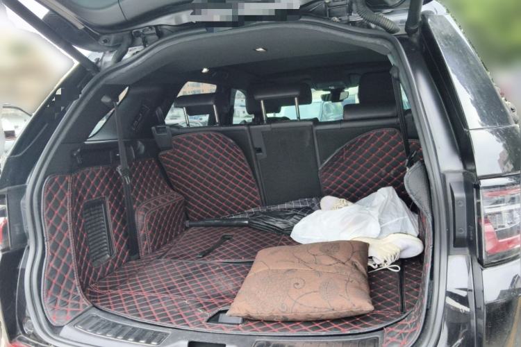 Used Land Rover Discovery Sport 2020 249 PS R-Dynamic Performance Tech Edition 7 Seats Trunk