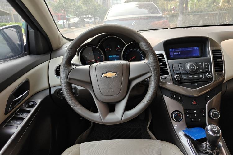 Used Chevrolet Cruze 2015 1.5L Classic SE MT Steering Wheel
