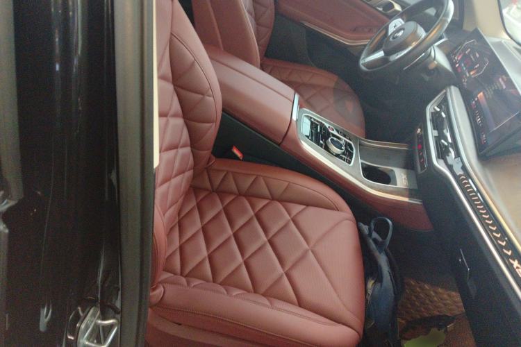 Used BMW X5 2023 xDrive 30Li Luxury M Sport Package
