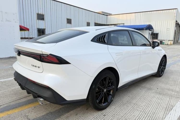 Used Changan UNI-V 2022 1.5T Prestige Version
