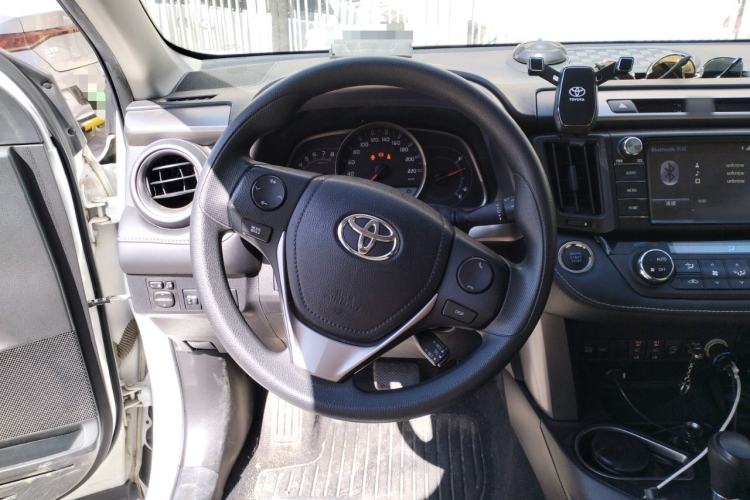 Used Toyota RAV4 2016 2.0L CVT Two-Wheel Drive Comfort Edition China V Standard
