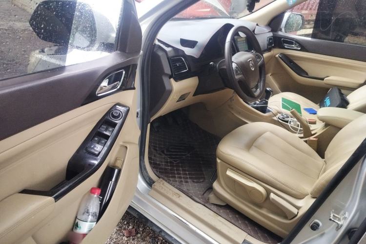 Used Baojun 730 2014 1.5L manual luxury trim 7 seats