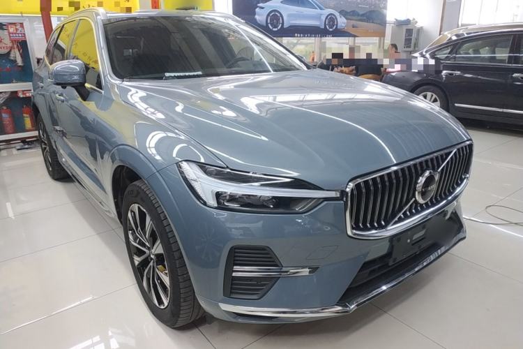 Used Volvo XC60 2023 B5 4x4 Smart Luxury Edition Front Right 45 Deg