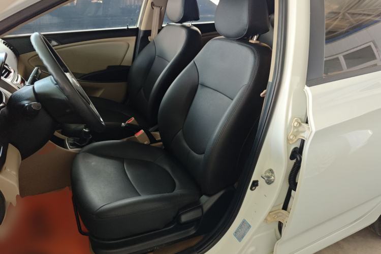 Used Hyundai Verna (older generation) 2014 1.4L Manual Smart GLS Trim Left Front Seat