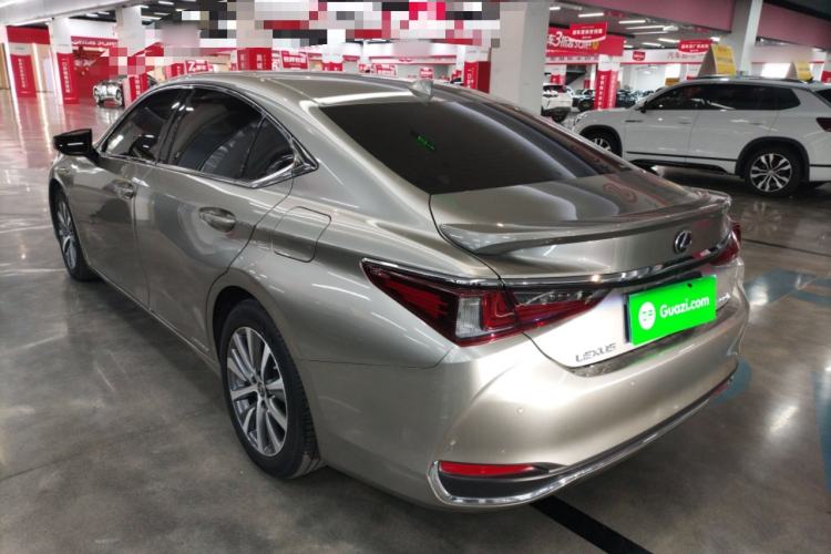 Used Lexus ES 2020 300h Premier Edition Rear Left 45 Deg