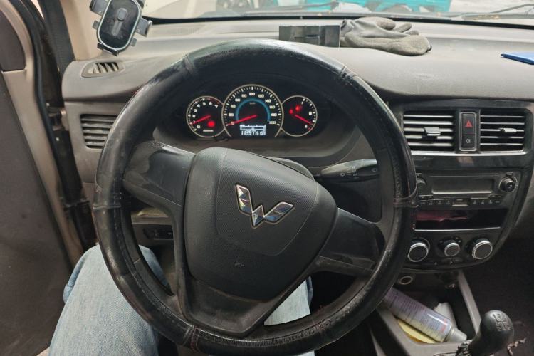 Used Wuling Rongguang V 2016 1.2L Standard Version
