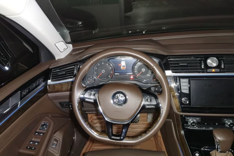 Used Volkswagen Phideon 2018 380TSI Two-Wheel-Drive Flagship Edition
