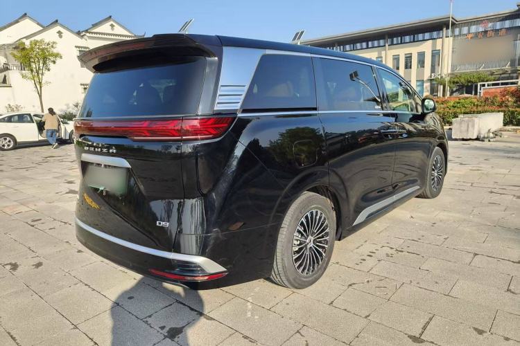 Used Denza D9 2022 EV 600 Four-Wheel Drive Prestige Model