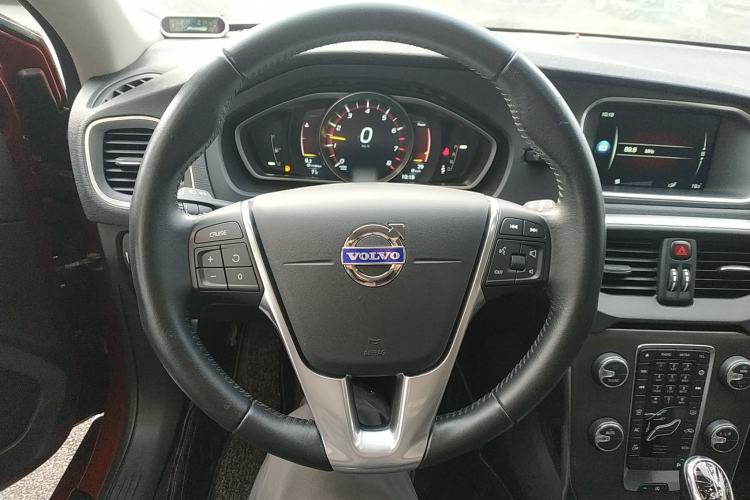 Used Volvo V40 2016 T3 Zhiyi Edition
