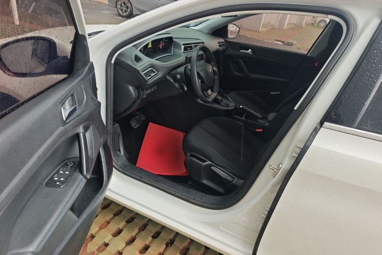 Used Peugeot 308 2016 1.6L Automatic Fashion Edition
