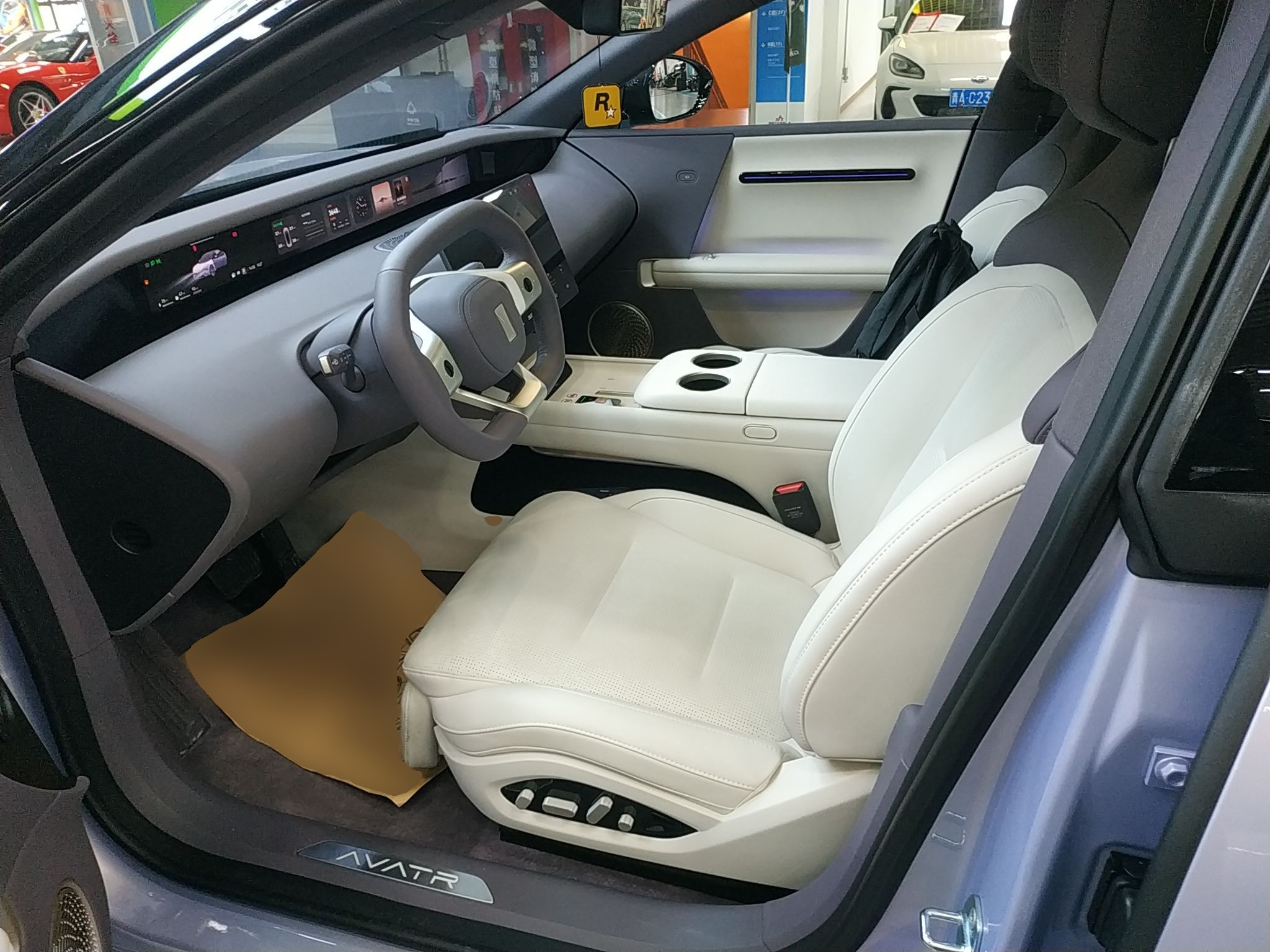 المقاعد الأمامية داخل السيارة