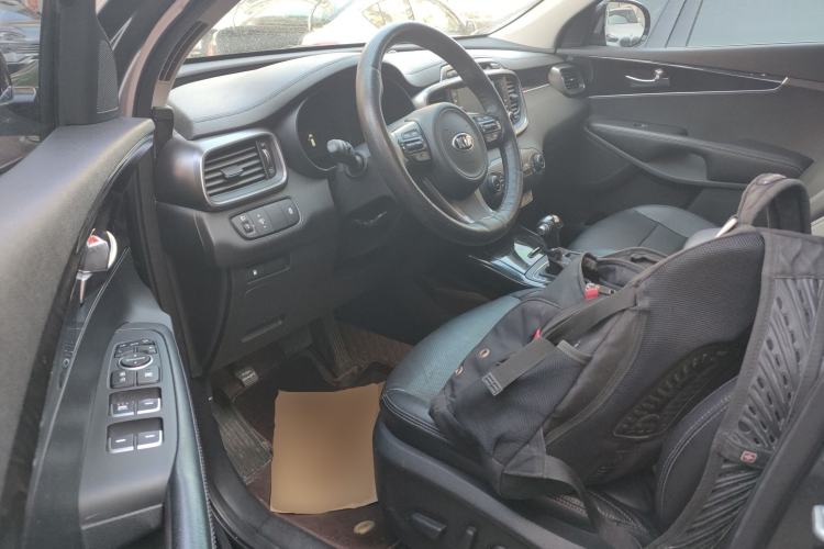 Used Kia Sorento 2015 Sorento L 2.4L Gasoline 4WD Elite Edition 5 Seats China V Emission Standard Left Front Seat