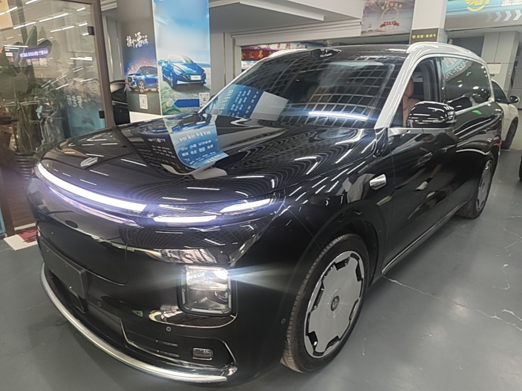 Unter der Vorderseite des Autos