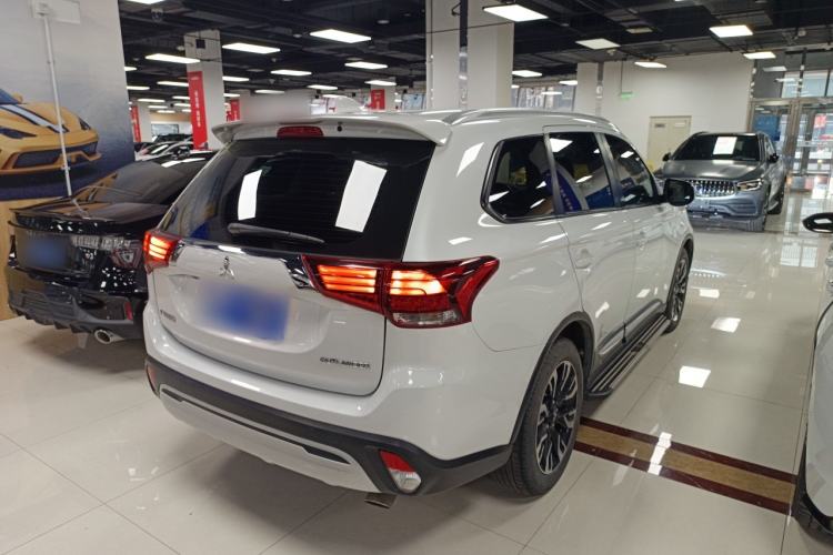 Used Mitsubishi Outlander 2019 2.0L Two-Wheel Drive Comfort Edition 5 Seats China V Standard