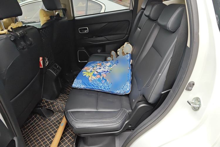 Used Mitsubishi Outlander 2019 2.4L 4x4 Zhi Xiang Edition 7 Seats China VI Standard Left Rear Seat