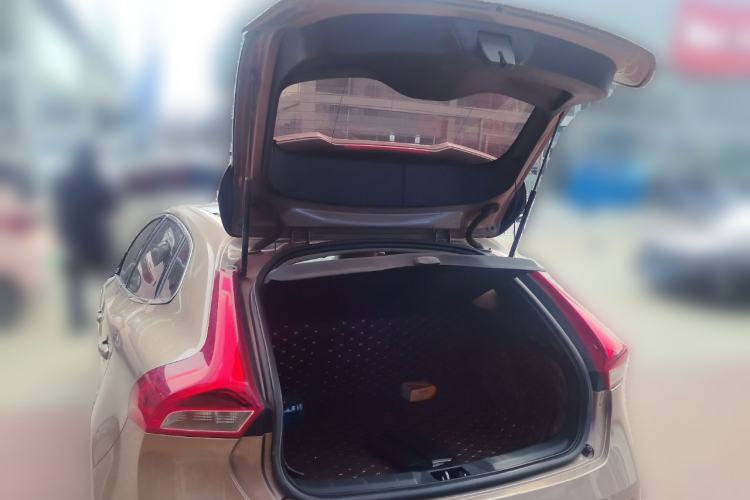 Used Volvo V40 2016 T3 Zhiyi Edition
