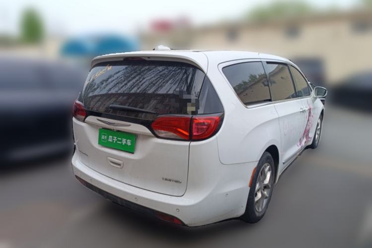 Used Chrysler Grand Voyager 2017 3.6L Premium Edition Rear Right 45 Deg