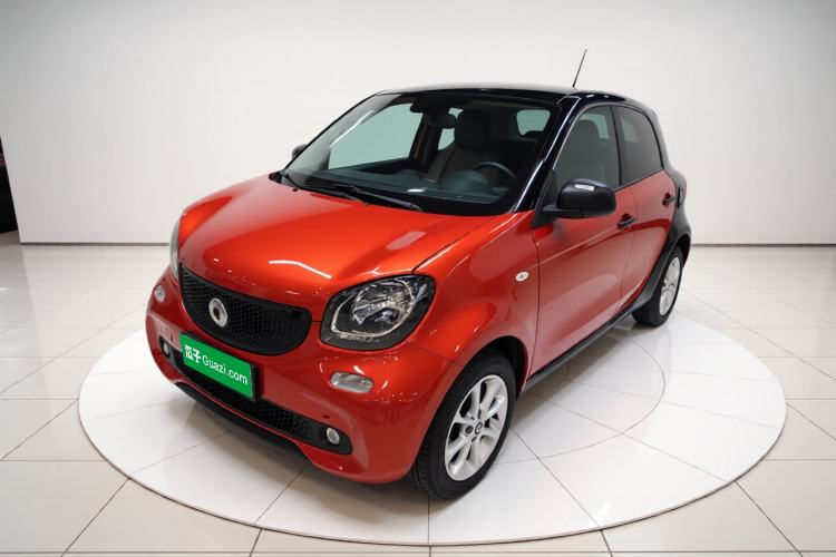 Used smart forfour 2018 1.0L 52 kW Dynamic Edition Front Left 45 Deg