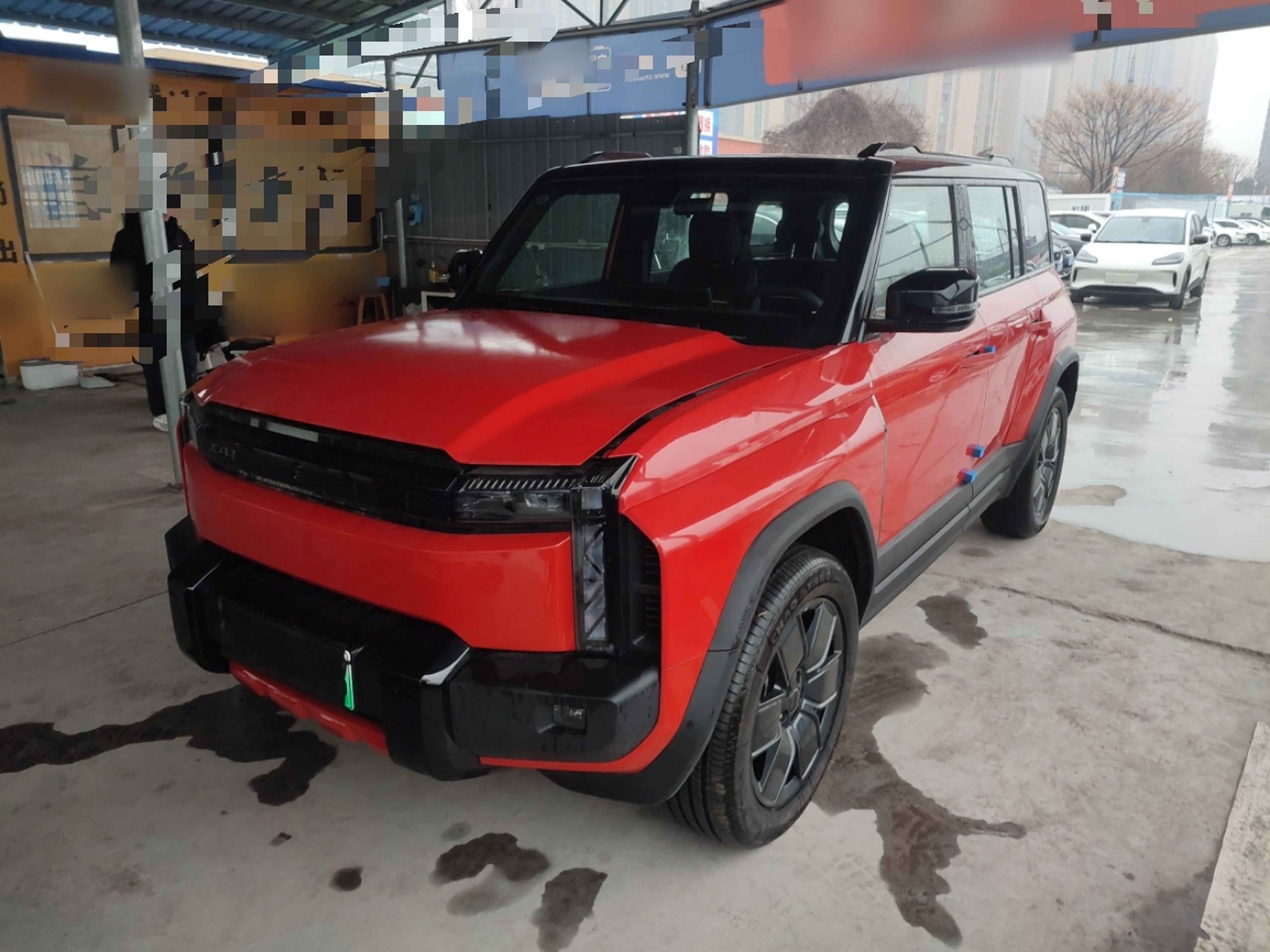 Под передней частью автомобиля