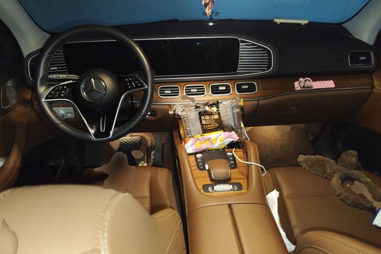 Used Mercedes-Benz GLE 2024 GLE 450 4MATIC Stylish Model Center Console