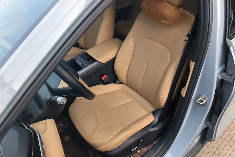 Used Geely Galaxy L6 2023 125km Starship
