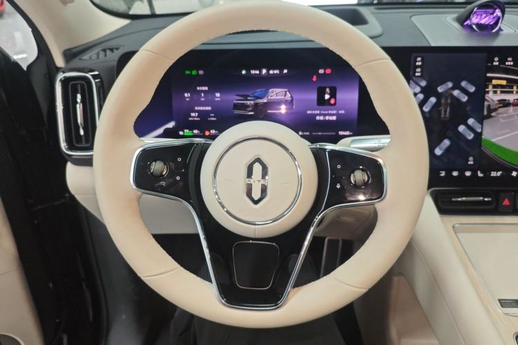 Used Hima AITO M8 2025 Extended-Range Max Version 37 kWh 6-Seater Steering Wheel