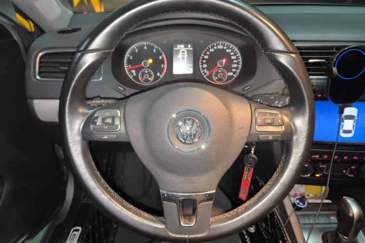 Used Volkswagen Sagitar 2014 Revised Version 1.4TSI Automatic Luxury Edition Steering Wheel