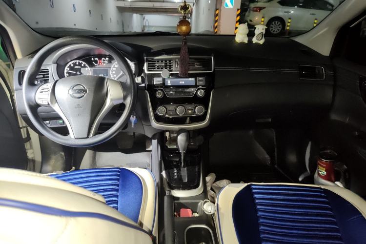 Used Nissan Tiida 2016 1.6L CVT Cool Dynamic Edition Center Console