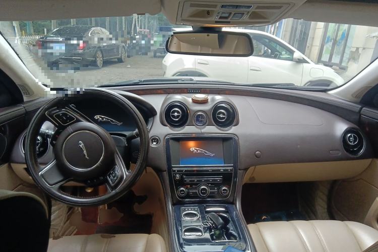 Used Jaguar XJ 2011 XJL 3.0 Panoramic Business Edition Center Console